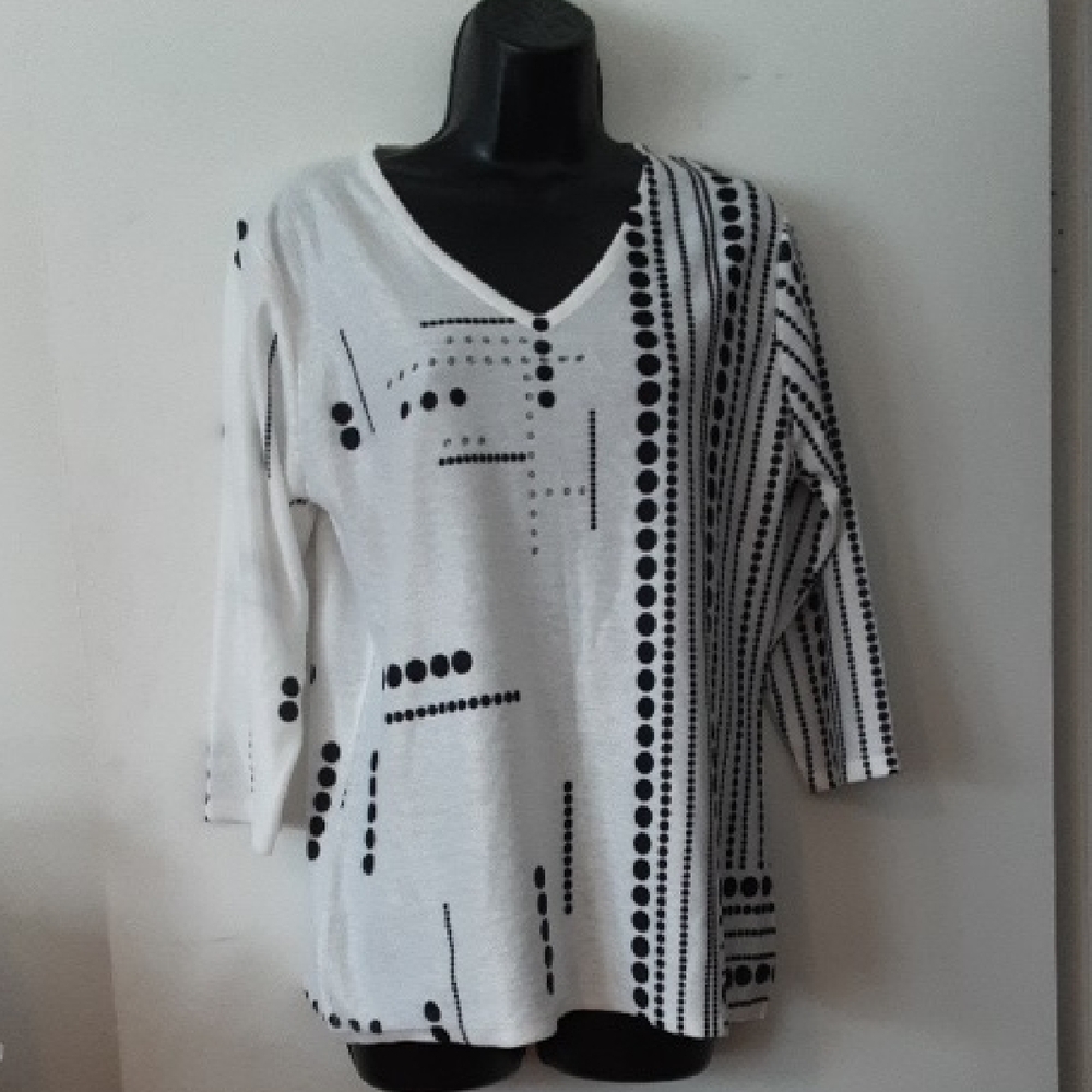 Moffi White and Black Abstract Soft Knit Top